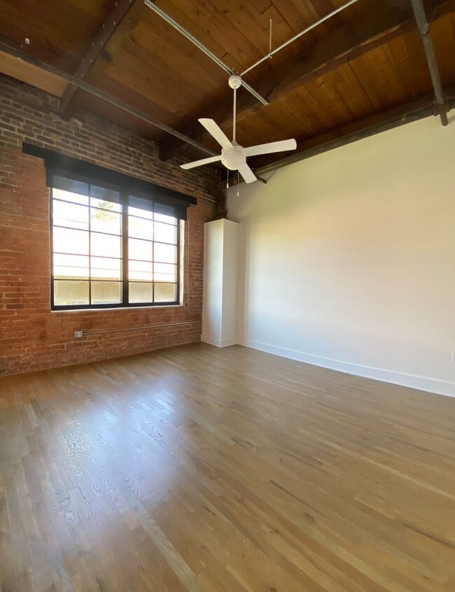 Photo - Lofts At Abrams Fixtures