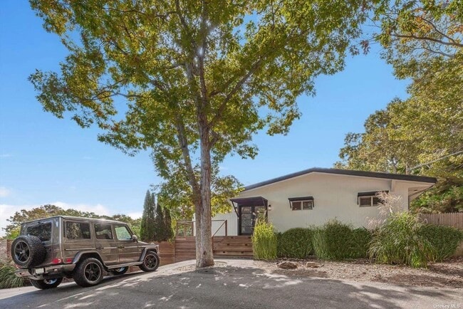 Photo - 69 3 Mile Harbor Dr