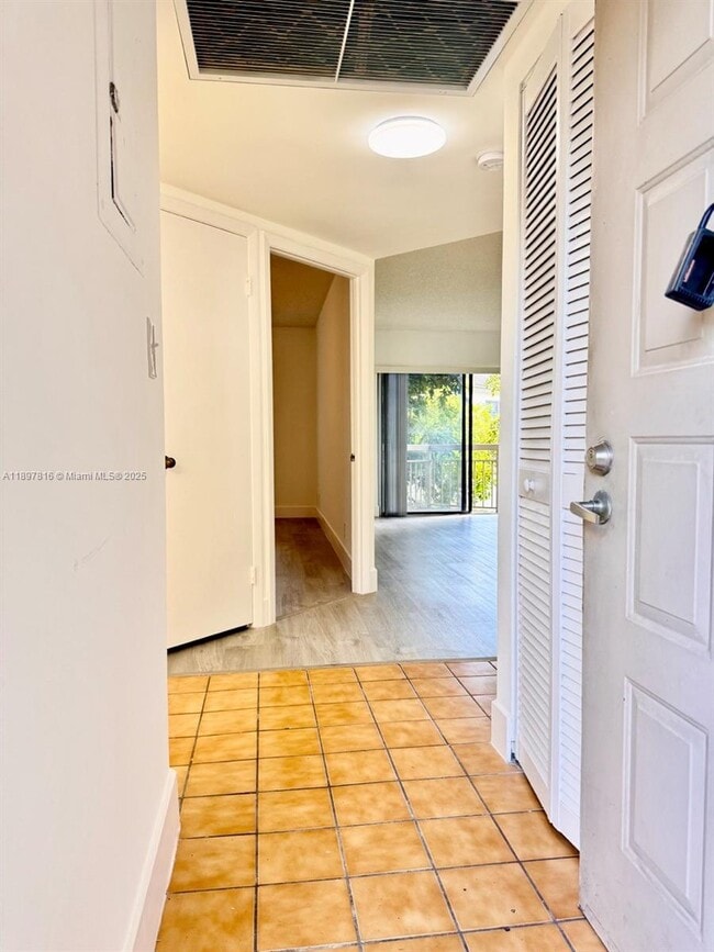 Building Photo - 8290 Lake Dr Unit 211