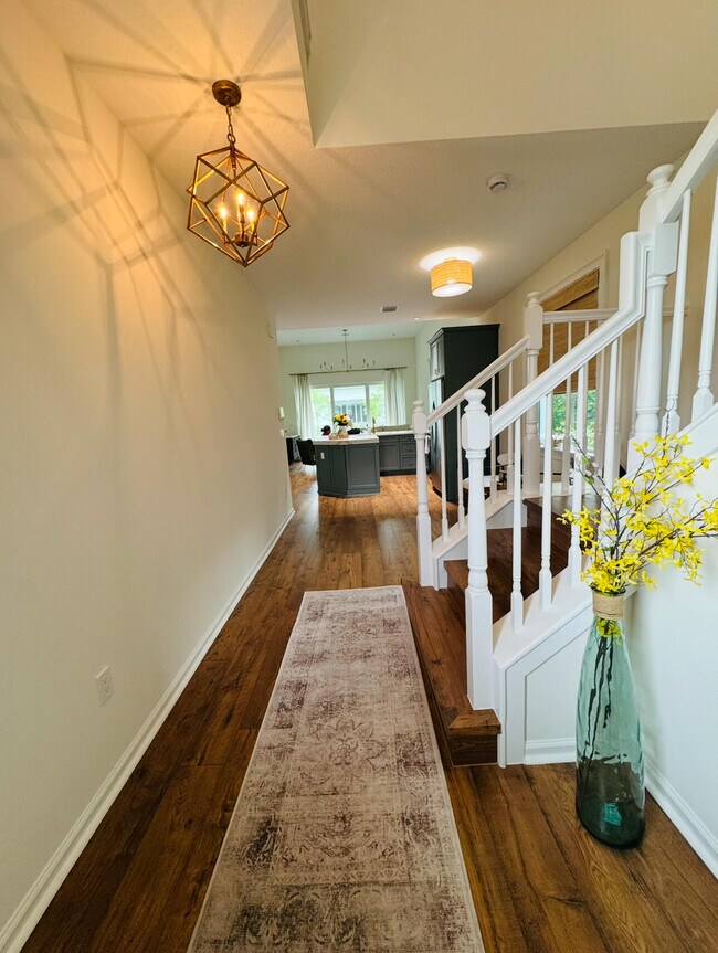 Photo - 16405 Capilano Ct