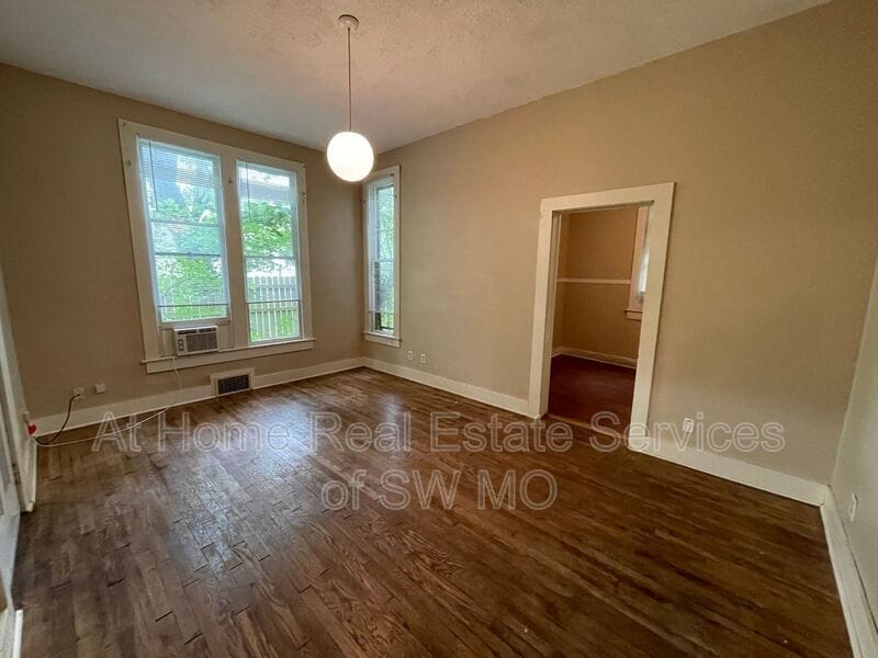 Photo - 530 W Mt Vernon St Unit Apt #1