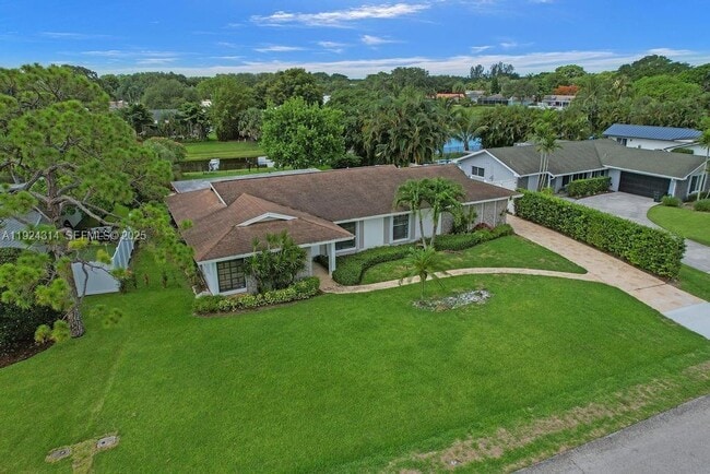 Photo - 4104 Larch Ave