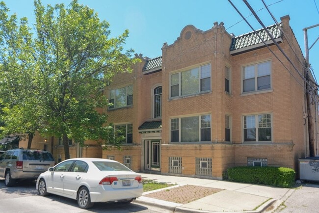 Building Photo - 5208 N Sawyer Ave Unit 2