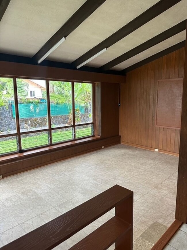 Photo - 655A Hinano St