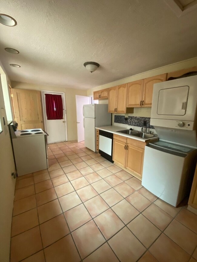 8258 Warren Vista Ave