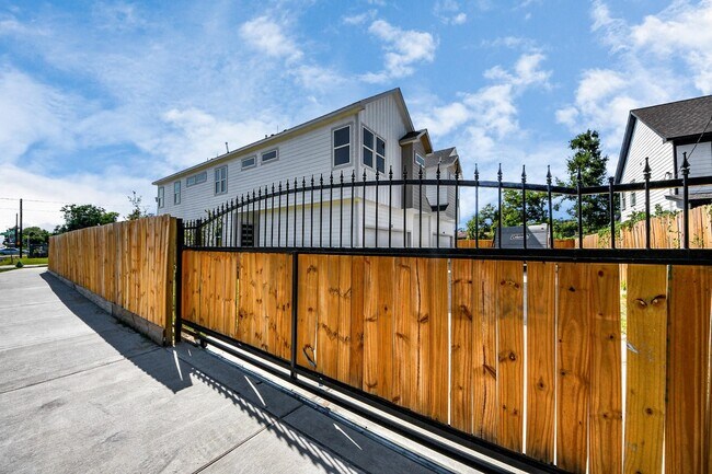 Photo - 4129 E Toliver St