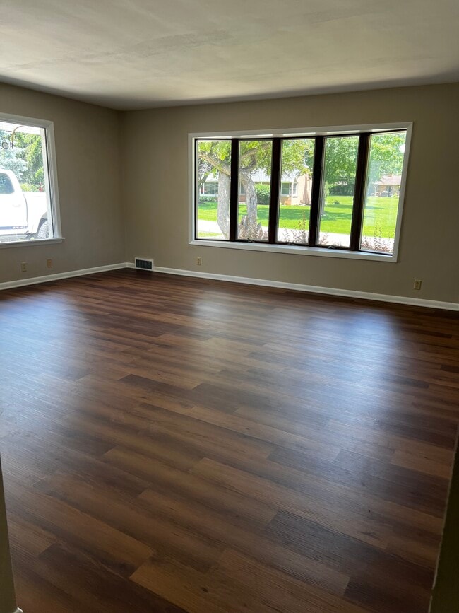 Photo - 211 Luisita Rd