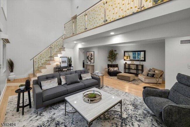 Photo - 827 Alden Rd