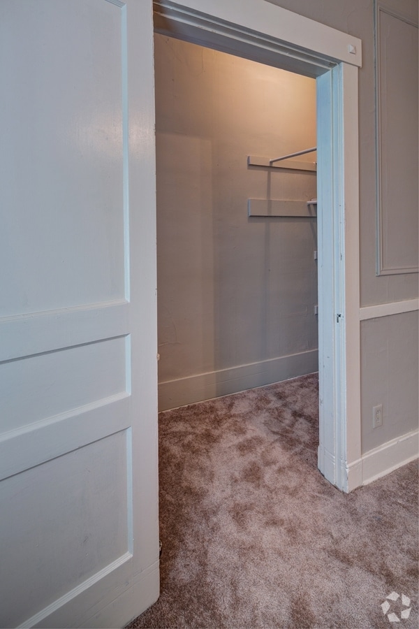 Overton Place Apartments For Rent in Memphis, TN