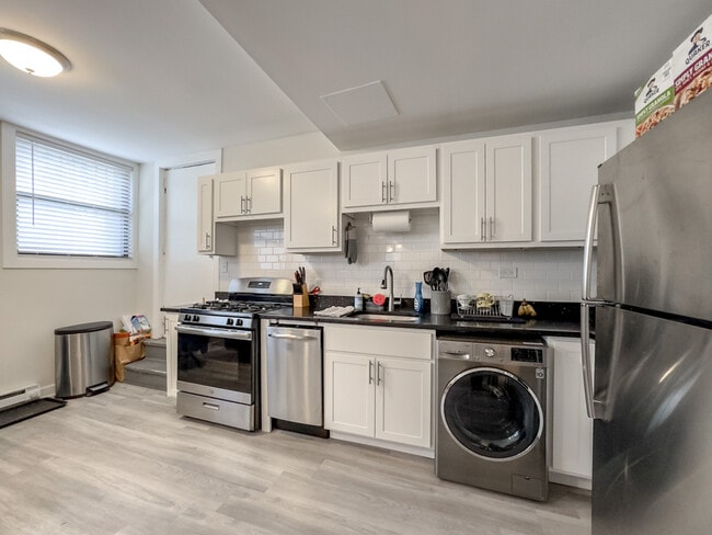 Photo - 732 W Roscoe St Unidad AGS