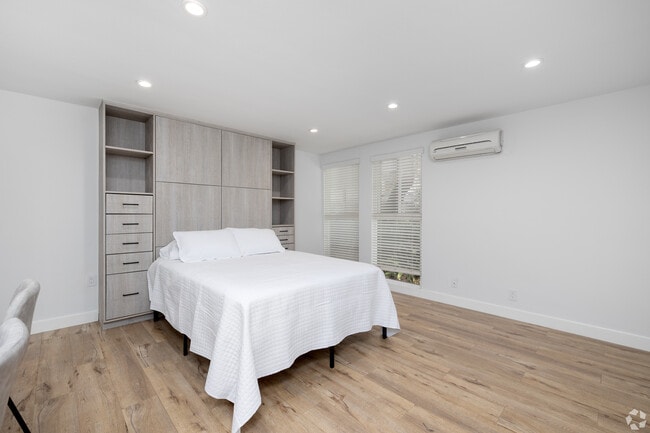 Photo - The Roscomare Apartments