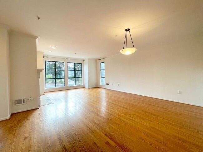 Photo - Twin Peaks: Remodeled Condo with Garage Pa... Unidad 298 Portola Dr. #103