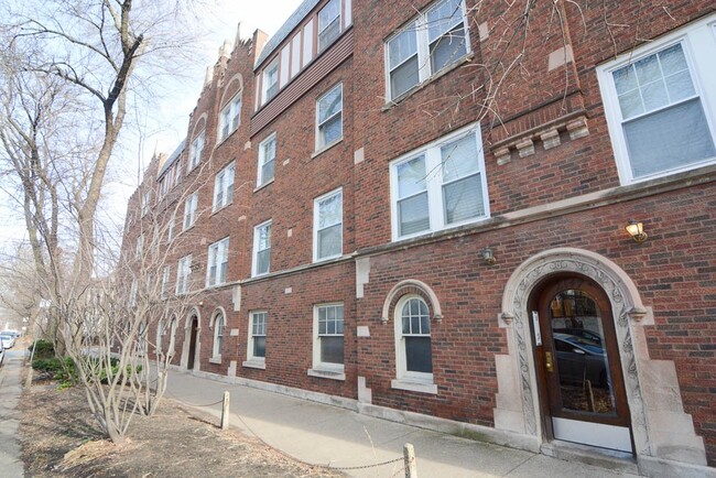 Building Photo - 2132 N Fremont St Unit J01P