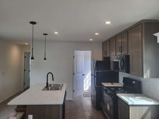 17 Meadowlark Ln