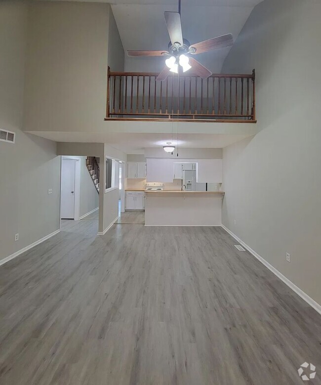 Building Photo - 3 bedroom Townhome