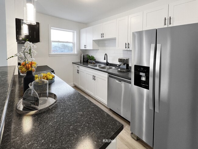 Building Photo - 289 Indian Rd S Unit 10