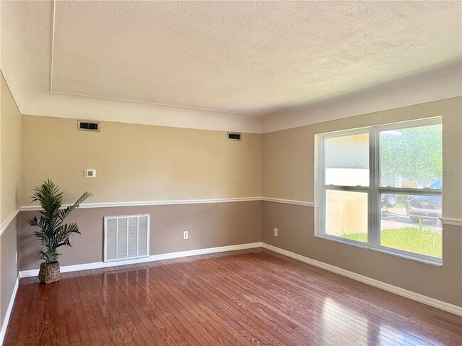 Photo - 2523 Krueger Ln
