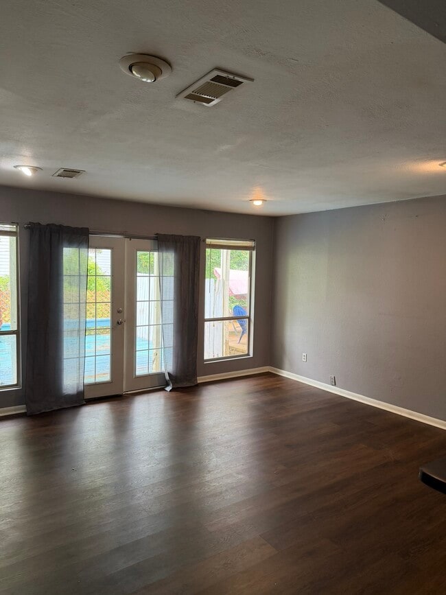Photo - 126 Harbour Ln