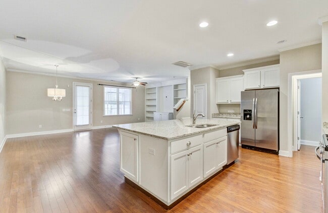 Photo - 2005 Kings Gate Ln