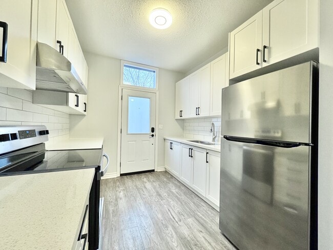 Photo - 43-43 Division St