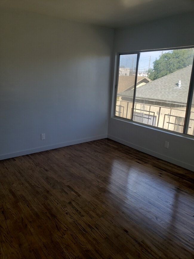 Building Photo - 1451 E 21st St