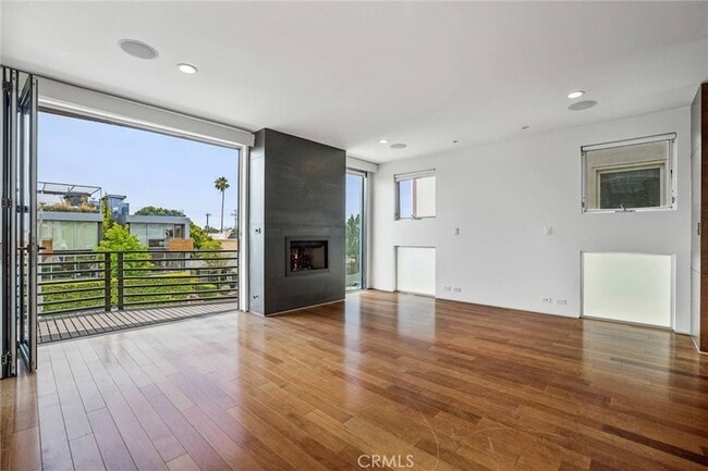 Photo - 419 Venice Way