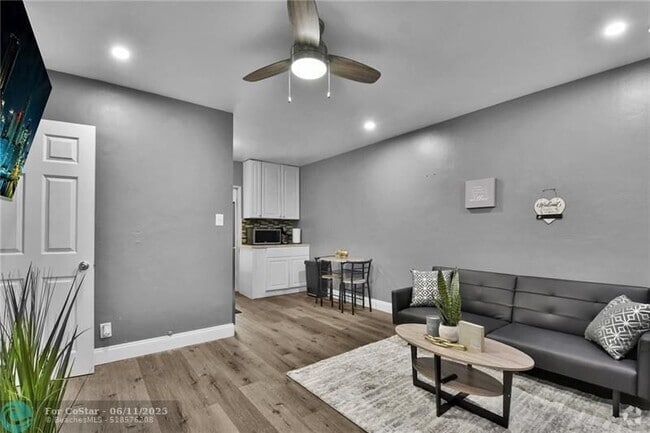 Building Photo - 201 SE 23rd St Unit 2 Rental