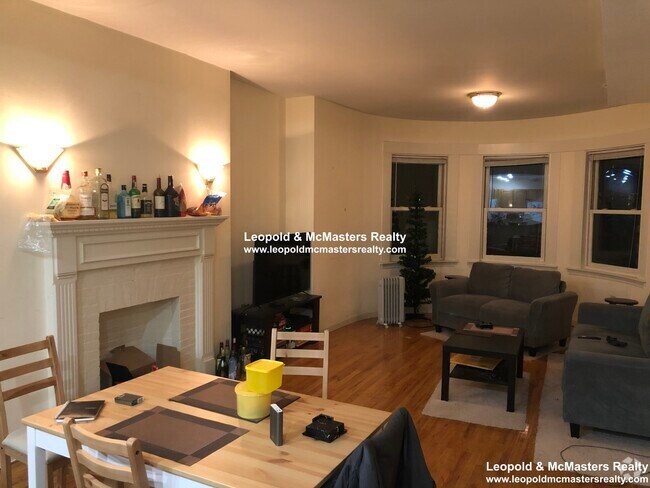 Building Photo - 1402 Beacon St Rental
