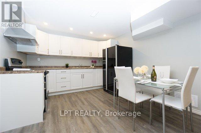 Photo - 358 Adelaide Ave E