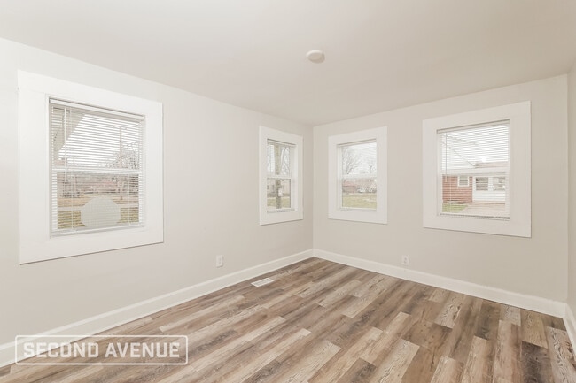 3659 N Euclid Ave