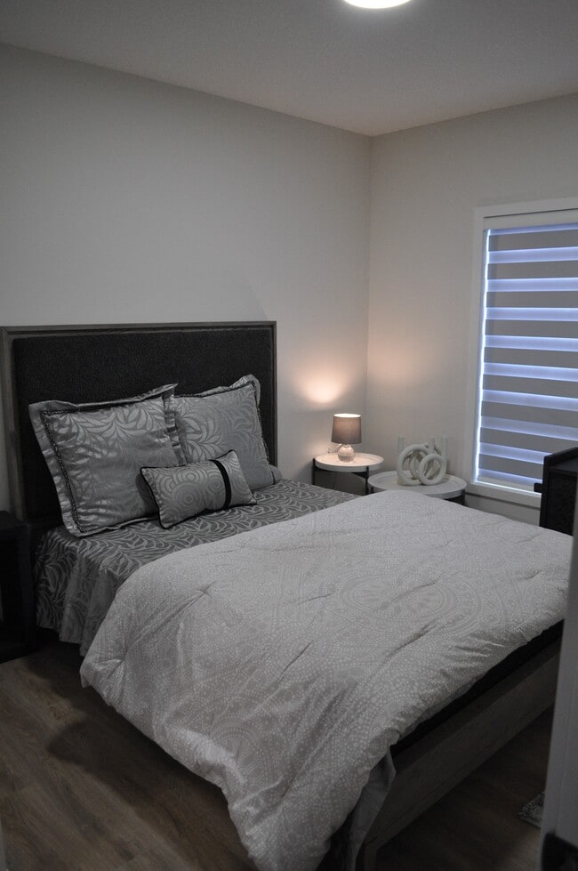 Building Photo - The Laurent at Laurel