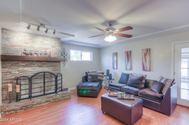 Photo - 40 E Balboa Dr