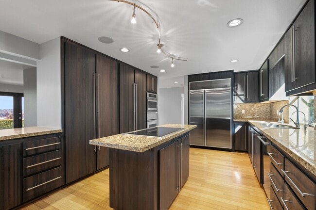 Photo - Luxury Air-Conditioned North Capitol Hill ...