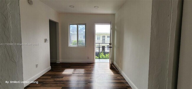 Building Photo - 1745 NW 1st Pl Unit 7-7 Rental