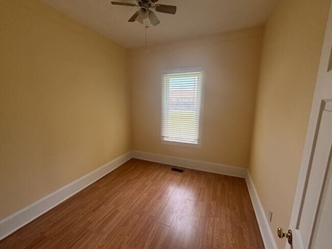 Photo - 3916 Middle St