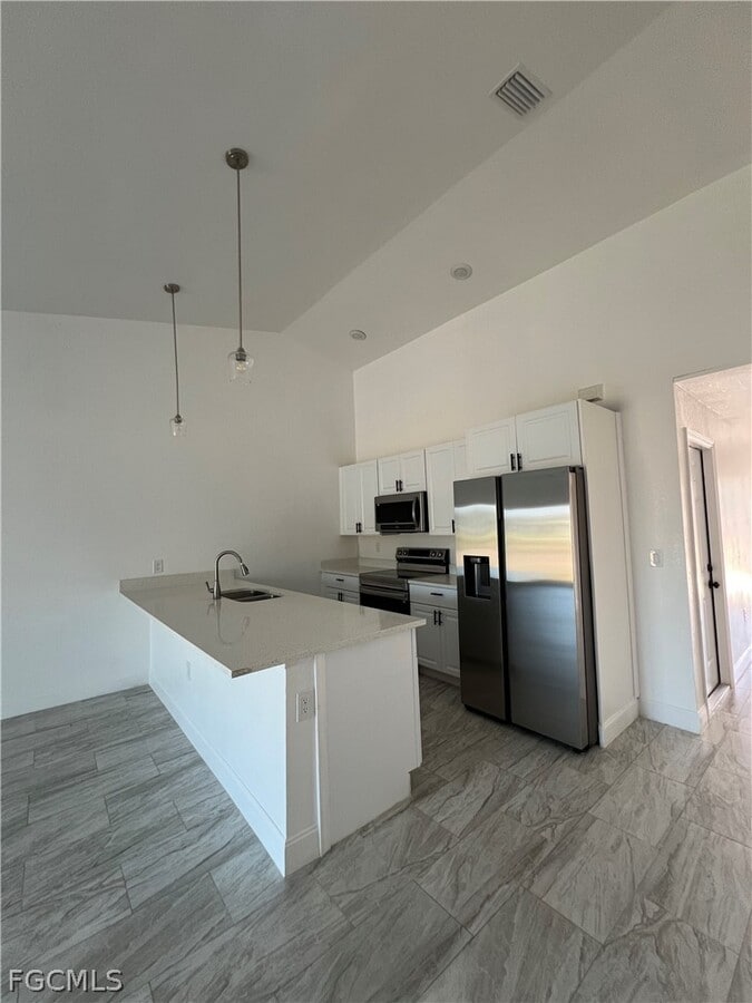 Photo - 975 Eisenhower Blvd