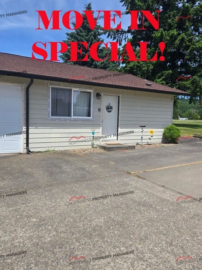 Building Photo - R325C Unit S