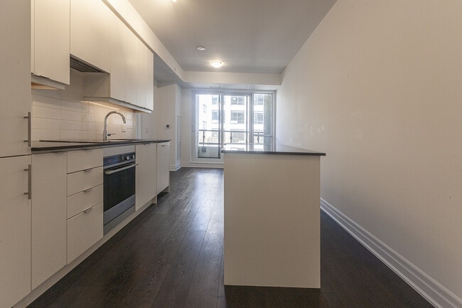 Building Photo - 30 Elm Dr W