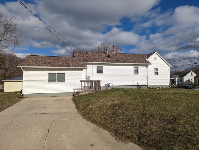 3 bedroom, 1 bath home in Waterloo - 3 bedroom, 1 bath home in Waterloo