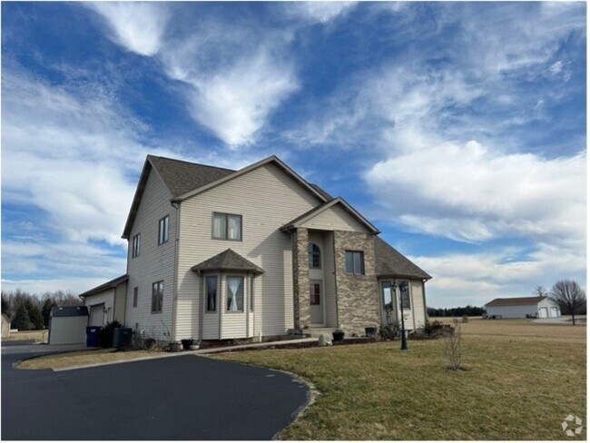 Building Photo - 5833 N Clear Creek Rd Rental