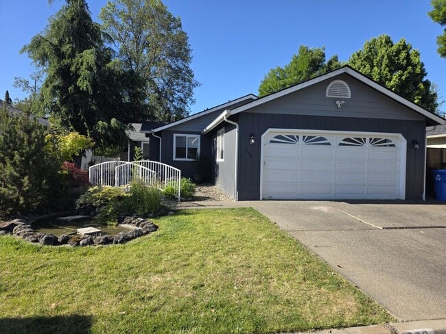 Building Photo - 209 SE Liberty Dr