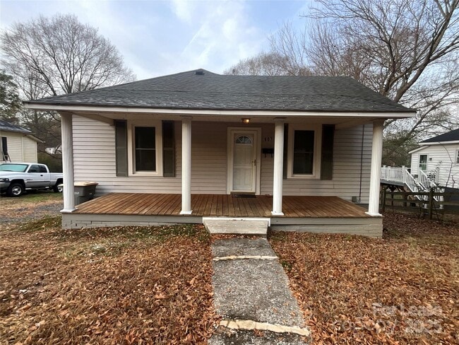 Building Photo - 607 Forest Ave