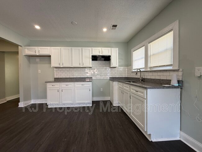 Photo - 61 S Parkway E