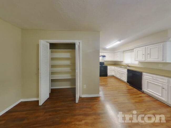 Photo - 5722 Yorkgate Dr