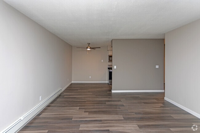 1BR, 1BA - 750SF