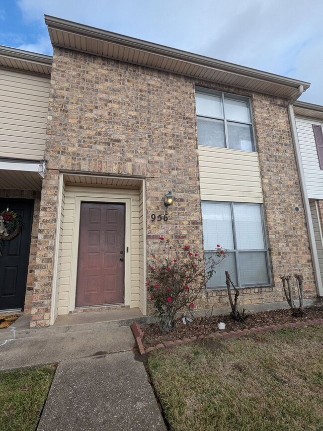 Building Photo - 956 Sunmeadow Dr Unit 956 Sunmeadow Dr. - RTR 12/18