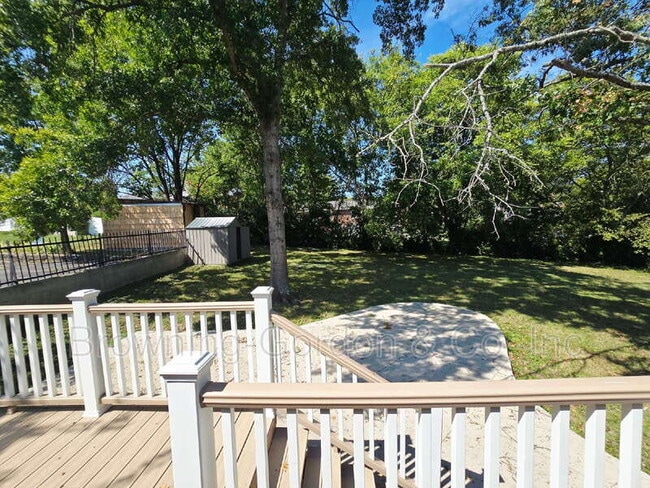 Photo - 927 Neuhoff Ln