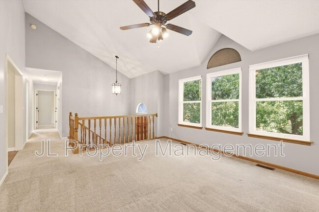 125 SE Topaz Dr