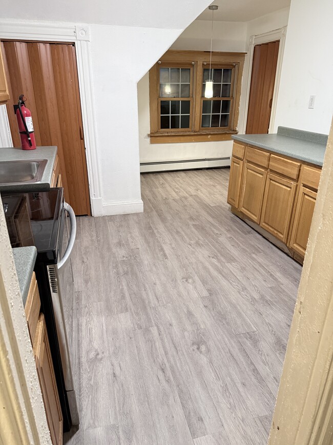 Building Photo - 20 Lorraine St Unit Floor 3