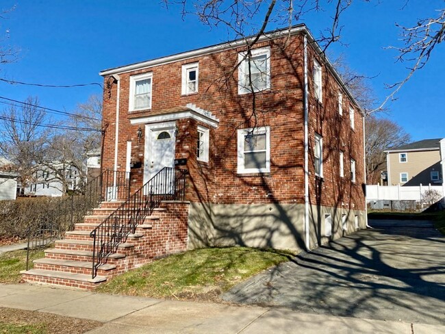 Building Photo - 605 Main St Unit B Rental
